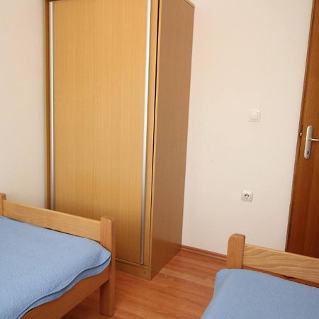 Apartments Knezevic Baška Exteriör bild