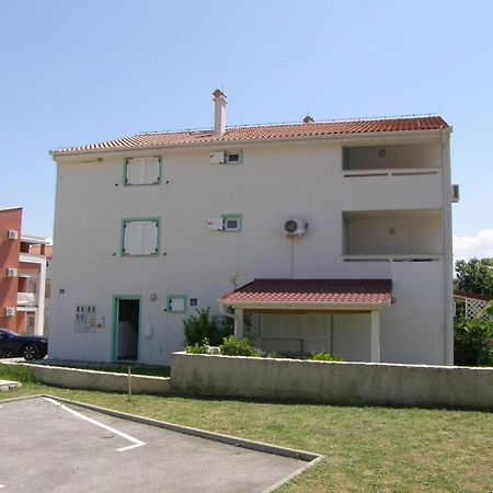 Apartments Knezevic Baška Exteriör bild